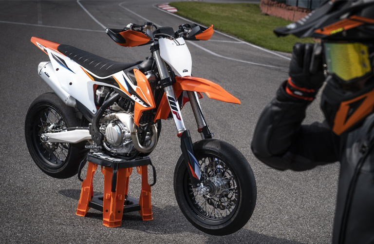 Back in the game: KTM 450 SMR roars to racetracks again