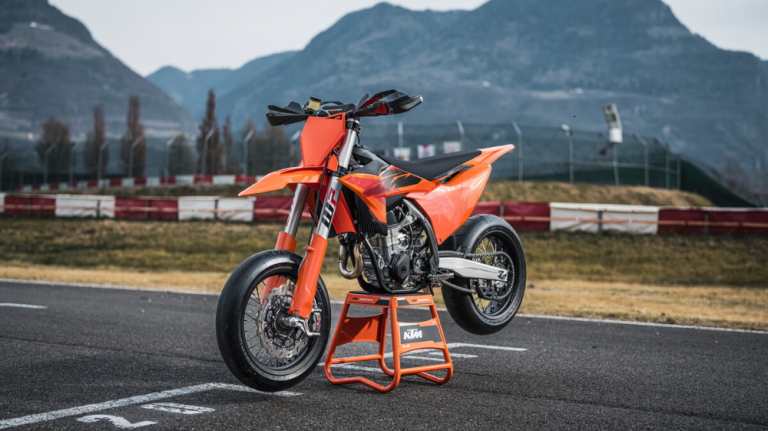 2027 KTM 450 SMR: TREMBLE THE APEXES