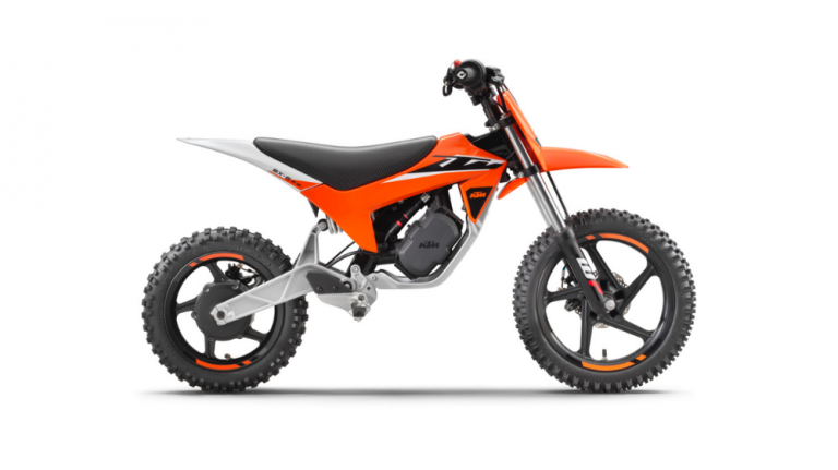 Novietots starp KTM SX-E 2 un KTM SX-E 3, pilnīgi jaunais KTM SX-E 2.12 ir radīts garākiem mazajiem braucējiem, nodrošinot ideālu sākuma platformu.